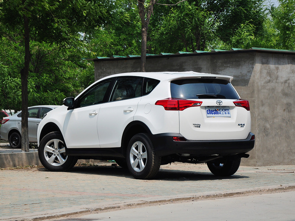 一汽丰田  2.0L CVT 车辆左后45度视角