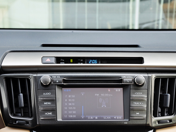 一汽丰田  2.0L CVT 中控仪表台上方
