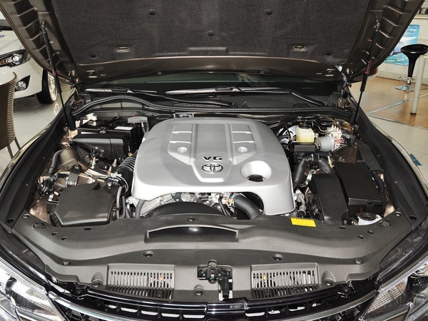 一汽丰田  2.5V 自动 发动机标识