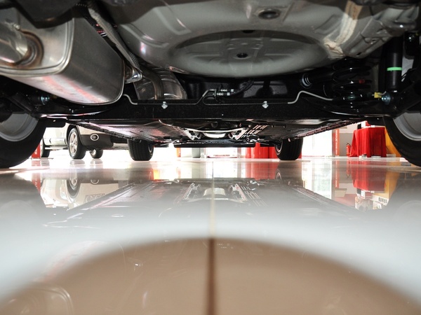 东风日产  1.6L CVT 后底部特写