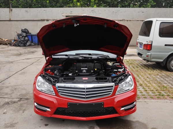 北京奔驰  C180 1.8T AT 车辆发动机舱整体