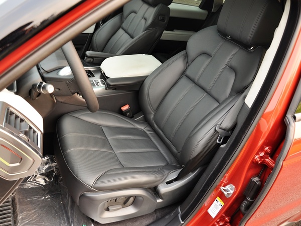 路虎 3.0T 自动 驾驶席座椅前45度视图