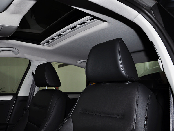 一汽-大众  1.4TSI 自动 驾驶席座椅头枕特写