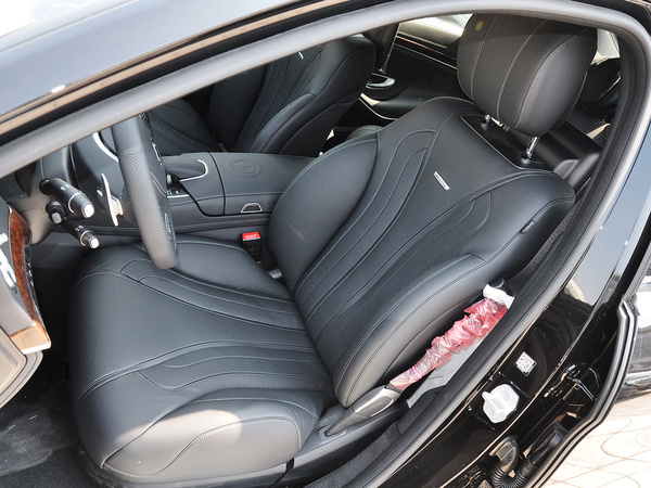 奔驰-AMG  S63L AMG 4MATIC 驾驶席座椅前45度视图