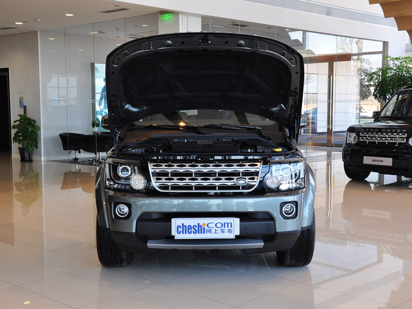 路虎  3.0 V6 SC 车辆发动机舱整体