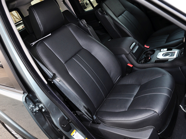 路虎  3.0 V6 SC 副驾驶席座椅45度特写