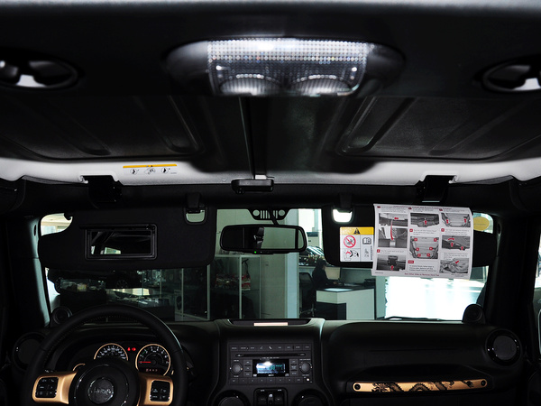 Jeep  3.6L 前遮阳板打开
