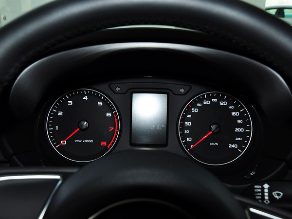 奥迪(进口) 30 TFSI 方向盘后方仪表盘