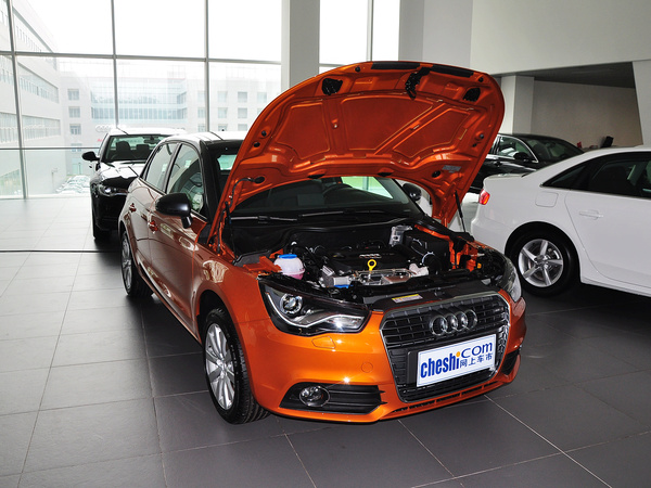 奥迪(进口)  30 TFSI 车辆发动机舱整体