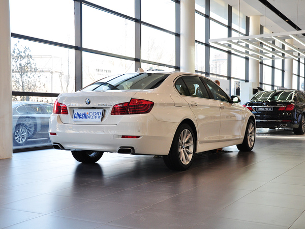 华晨宝马  535Li 车辆右侧尾部视角