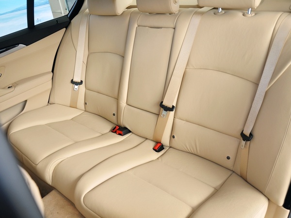 华晨宝马  520Li 第二排座椅45度视角