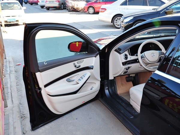 奔驰(进口)  S400L 3.0T 自动 左前车门45度视角
