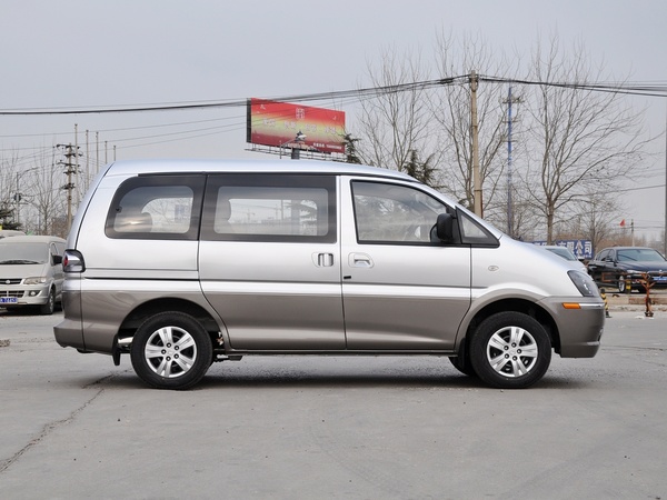 东风风行  M3 1.6L 手动 车辆正右侧