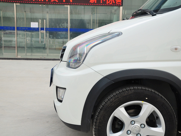 昌河铃木  1.4L VVT 车辆左前大灯正侧视角