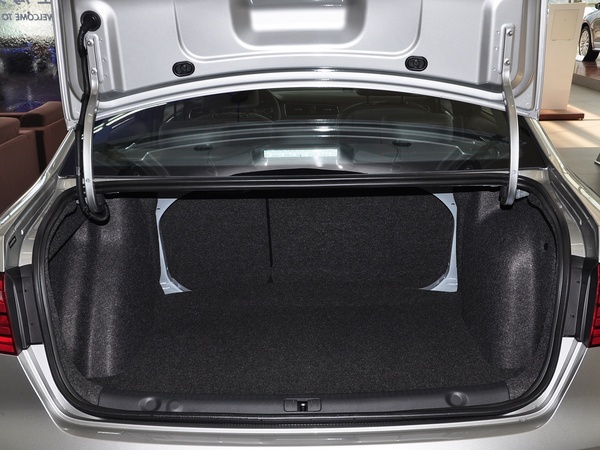 上汽大众  1.4T DSG 后备箱局部特写