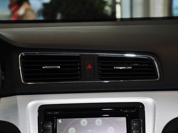 上海大众  1.4TSI DSG 中控仪表台上方