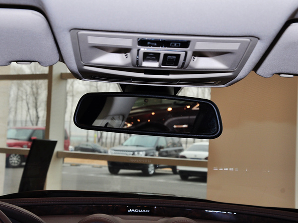 捷豹 XJL 3.0 SC 后视镜特写