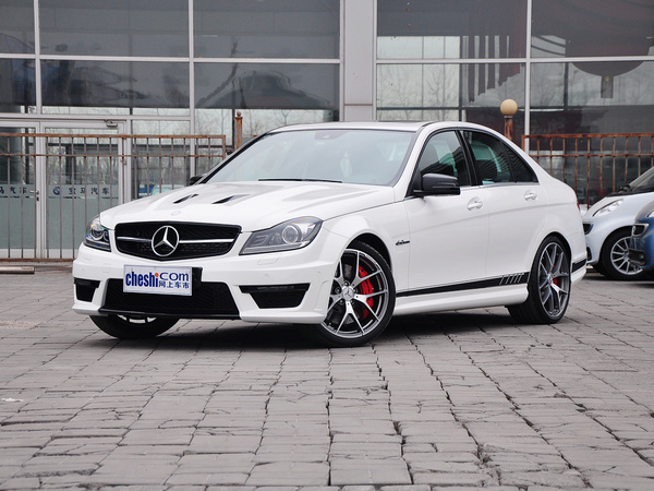 奔驰AMG  C63 AMG 车辆左前45度视角