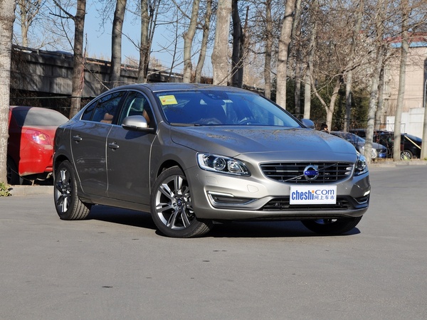 沃尔沃亚太  2.0T 车辆右侧45度角