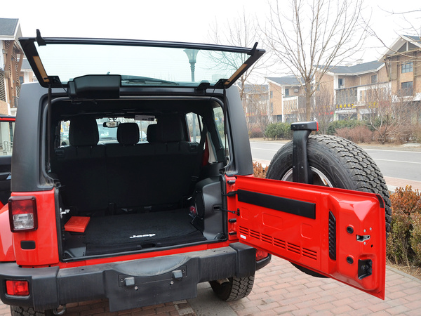 Jeep  3.0L 自动 后备箱整体特写