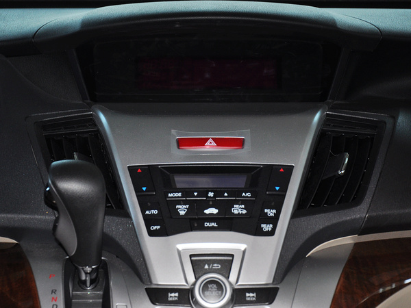 广汽本田  2.4L 自动 中控台中央特写