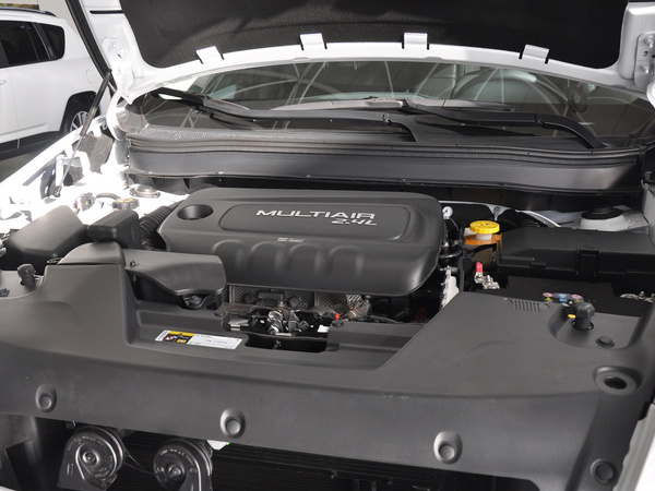Jeep  2.4L 自动 发动机主体特写
