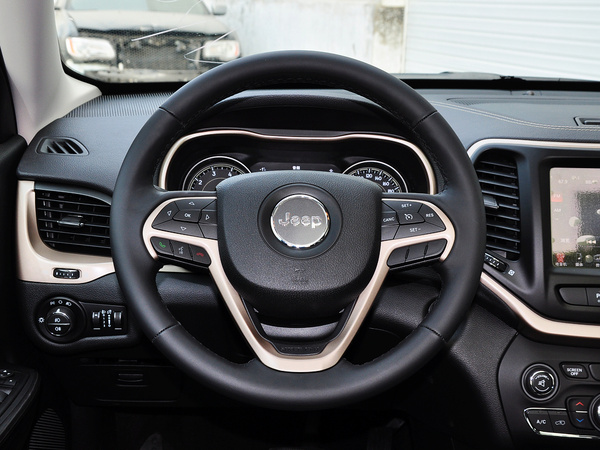 Jeep  2.4L 自动 方向盘整体
