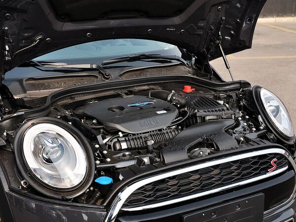 MINI  COOPER S 发动机主体特写