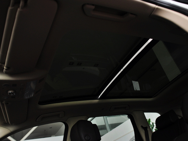 大众(进口)  3.0TSI 车顶内部特写