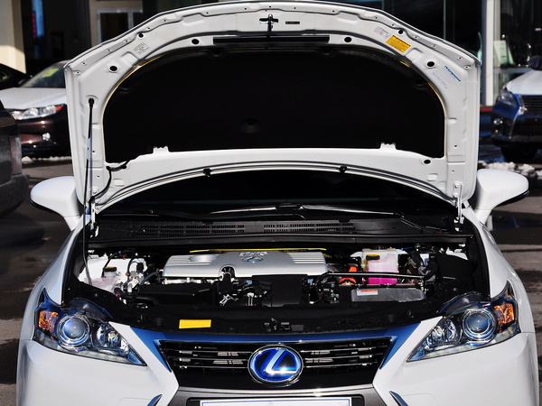 雷克萨斯  200h 1.8L CVT 发动机局部特写