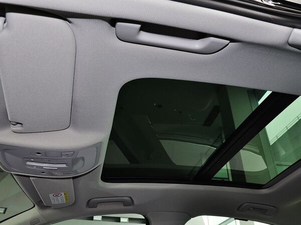 一汽奥迪  30 FSI 车顶内部特写