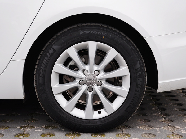 一汽奥迪  30 FSI 后轮整体照片