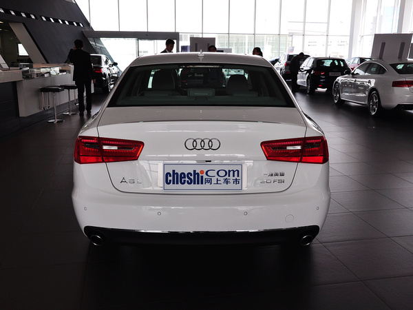 一汽奥迪  30 FSI 车辆正后方尾部视角
