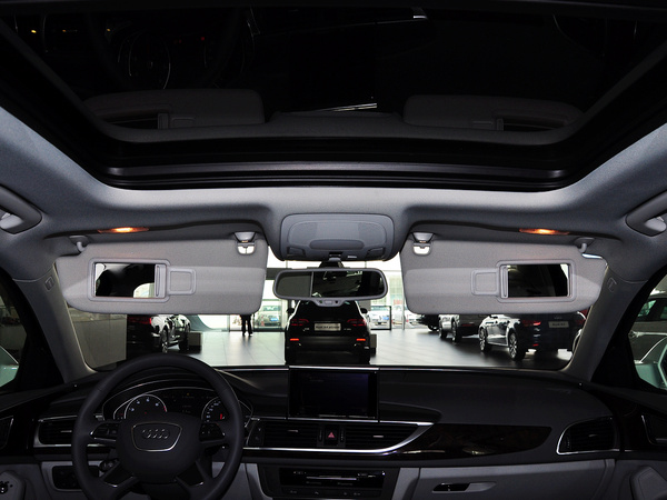 一汽奥迪  30 FSI 前遮阳板打开