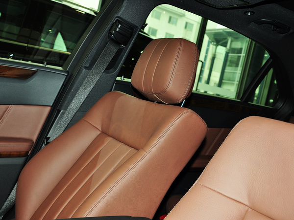 北京奔驰 E260L 1.8T 自动 副驾驶席内侧特写