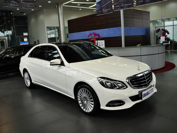 北京奔驰 E260L 1.8T 自动 车辆右侧45度角