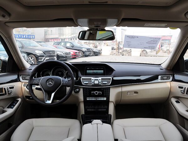 北京奔驰  改款E260L 1.8T 自动 中控台整体