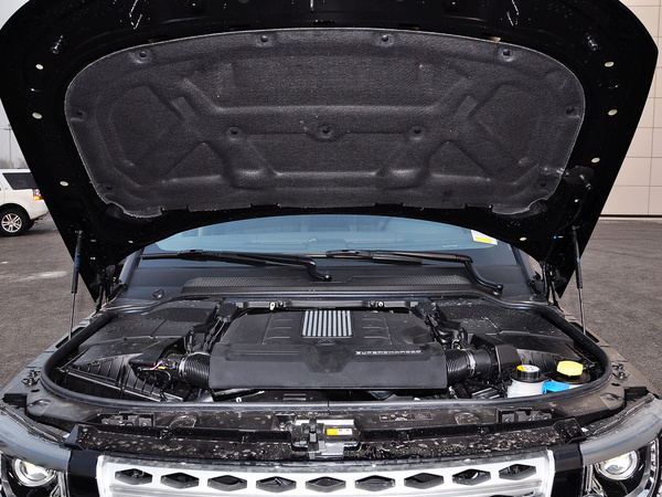 路虎 3.0T V6 SC 发动机局部特写