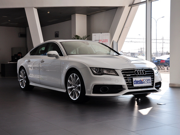 奥迪(进口)  50TFSI quattro 车辆右侧45度角