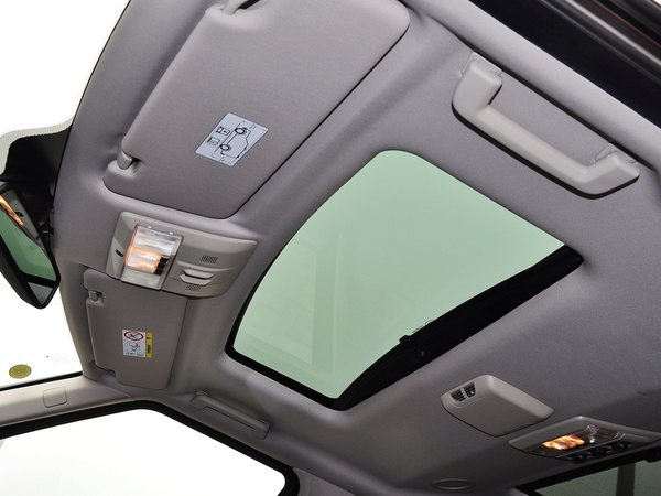 路虎  3.0T SD V6 车顶内部特写