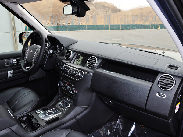 路虎  3.0T SD V6 中控台右侧