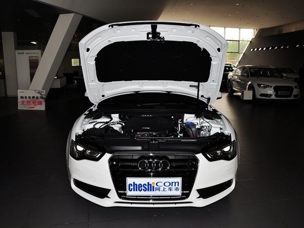 奥迪(进口)  45TFSI 2.0T CVT 车辆发动机舱整体