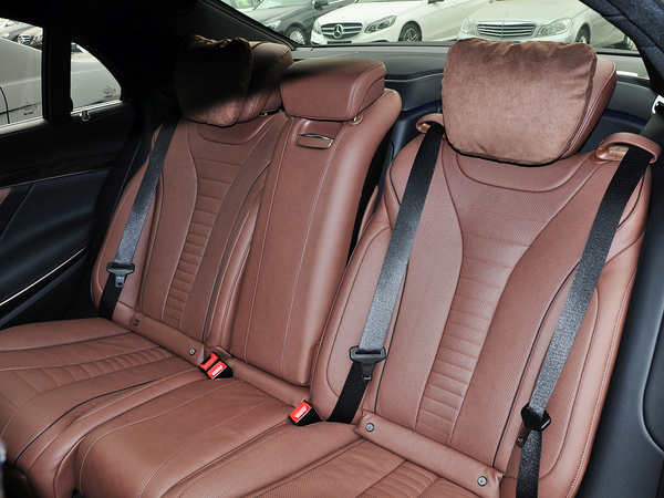 奔驰(进口)  S500L 4.7T 自动 第二排座椅45度视角