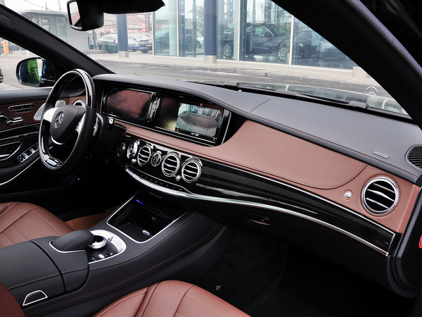 奔驰(进口)  S500L 4.7T 自动 中控台右侧
