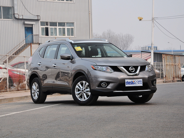 东风日产 2.5L XL CVT 车辆右侧45度角