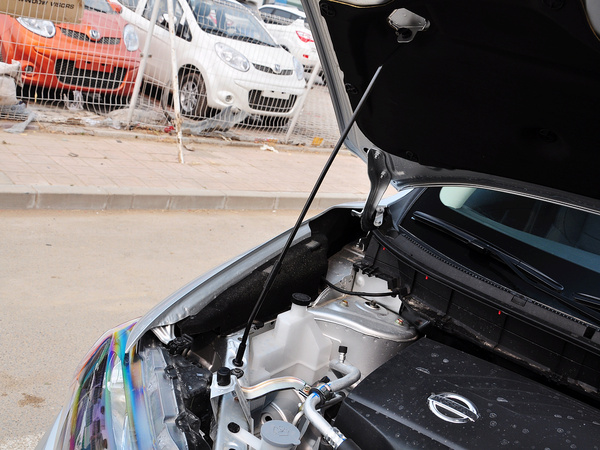 东风日产 2.0L XL CVT 发动机盖支撑