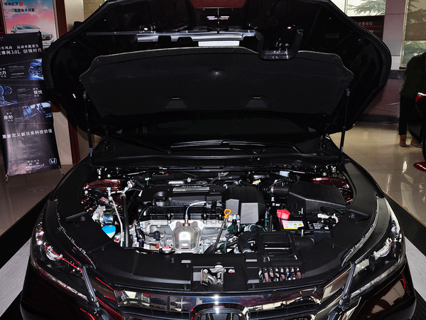 广汽本田  2.4L LX CVT 发动机局部特写