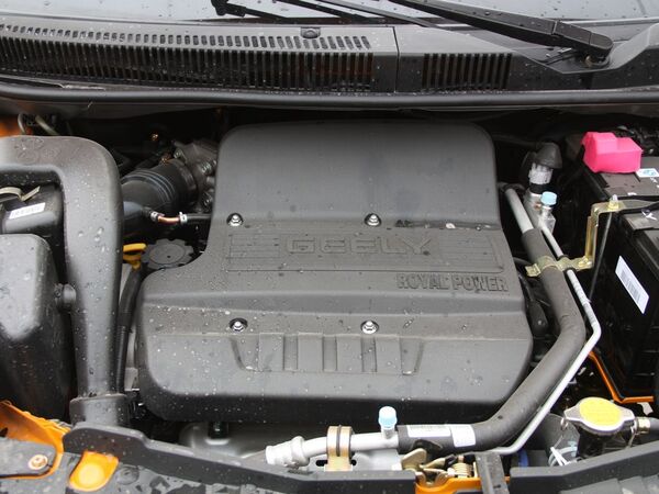 吉利汽车  1.3L 手动 发动机主体特写