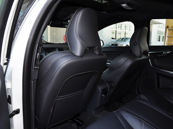 沃尔沃(进口) 改款 2.0T 自动 第一排座椅靠背后方