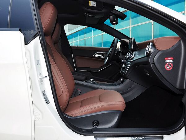 奔驰(进口)  CLA260 副驾驶座椅正视图